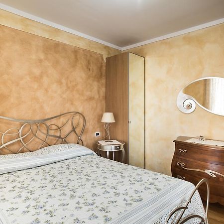 B&B La Petite Maison Puegnago Phòng bức ảnh